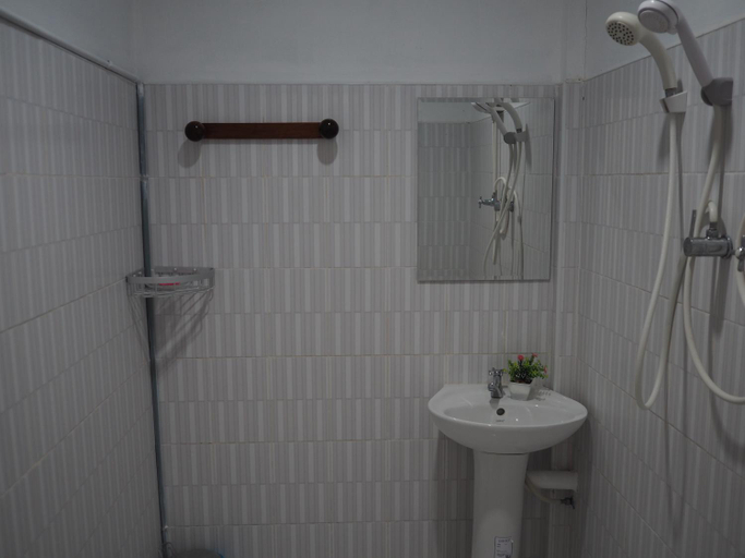 Bathroom 3, Chomduen Phu Kao Resort, Non Sang