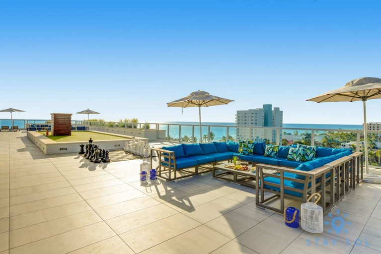 Room 4, Rooftop Pool Hollywood Beach Boardwalk, Broward