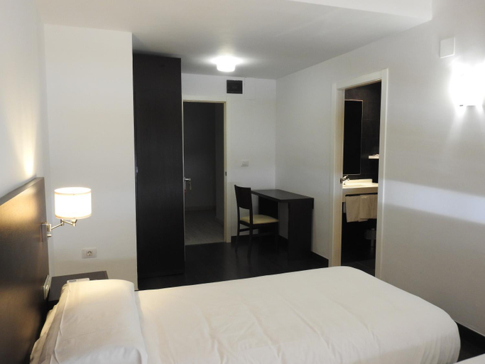 Others 2, Hostal Meson de Paco, Zaragoza