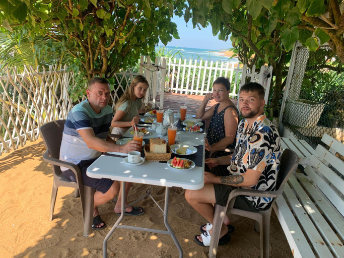 Food & Drinks 4, Ashen's Beach House, Hikkaduwa
