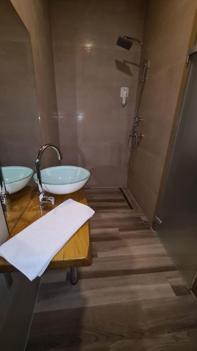 Others 2, KASNAR ROOMS, Zagreb