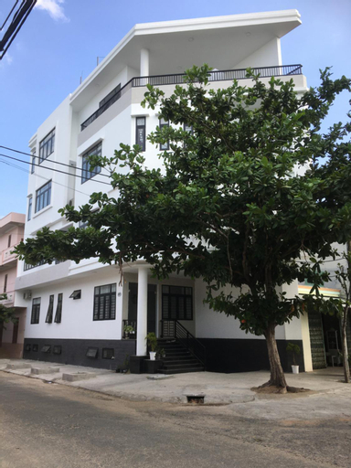 Exterior 13