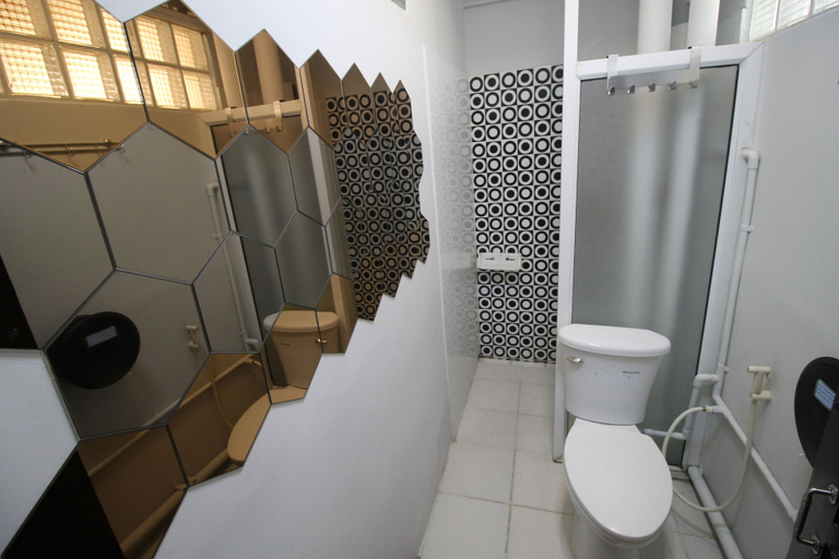 Bathroom 5, Baan Nampetch Hostel, Phra Nakhon