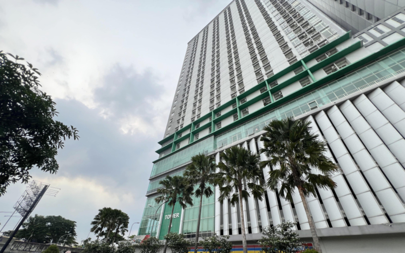 Exterior & Views, Warm and Tidy Studio at Bale Hinggil Apartment By Travelio, Surabaya