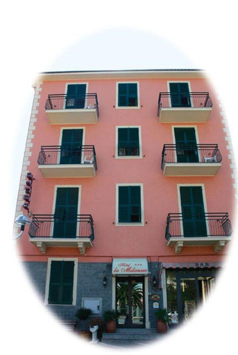 Exterior & Views 27