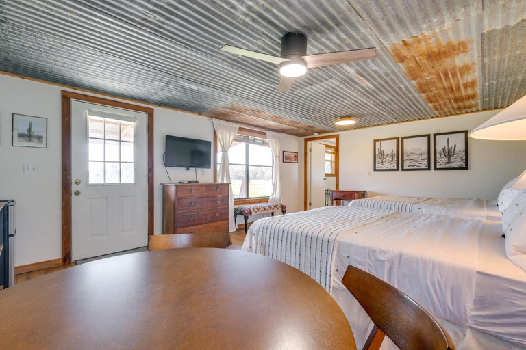 Others 5, Delightful Carmine Studio on Farm Near Round Top!, Washington