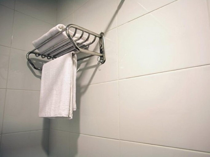 Bathroom 7