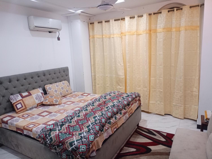 Others 3, The Family Den, Islamabad