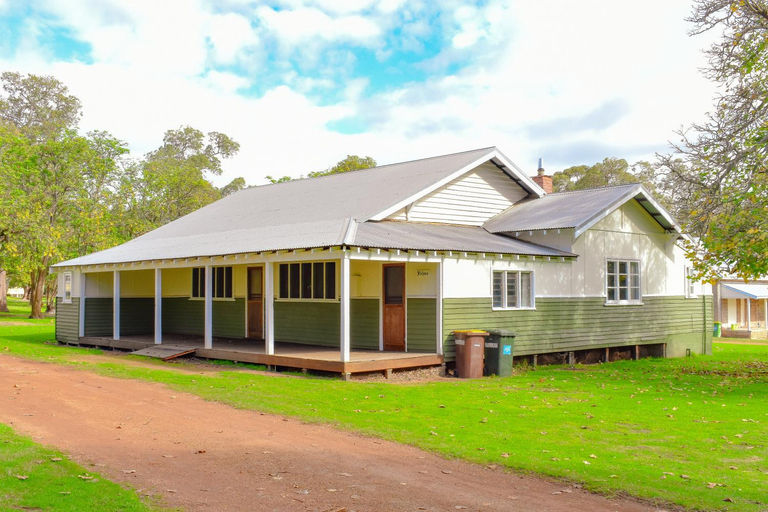 Exterior 3