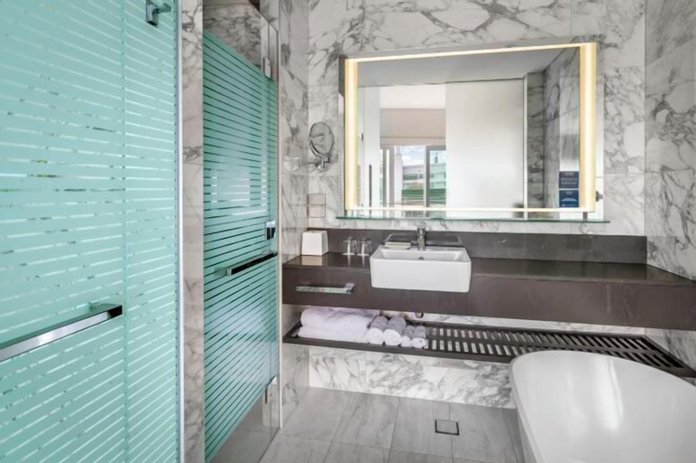 Bathroom 27