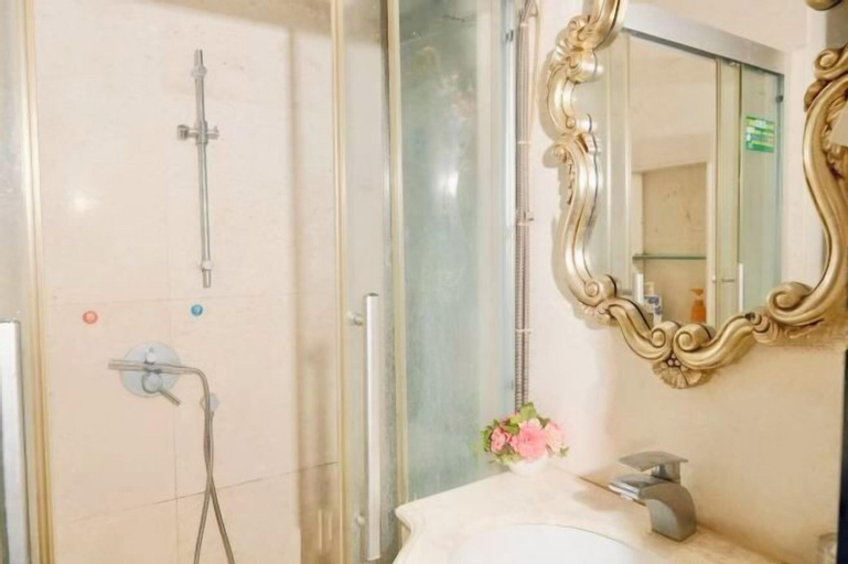 Bathroom 13