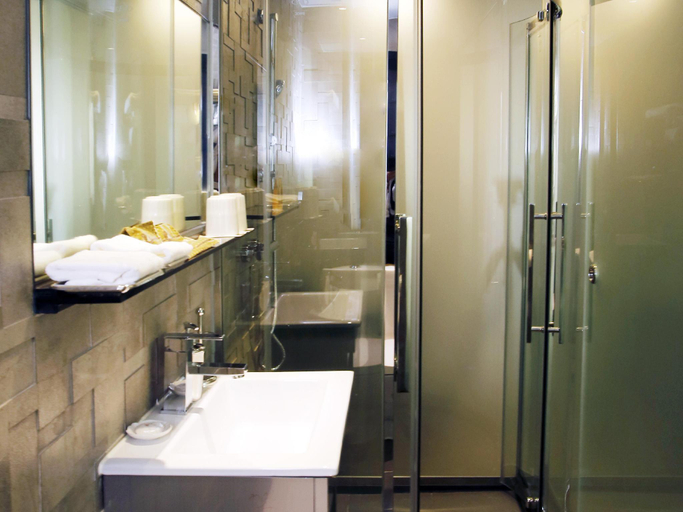 Bathroom 13