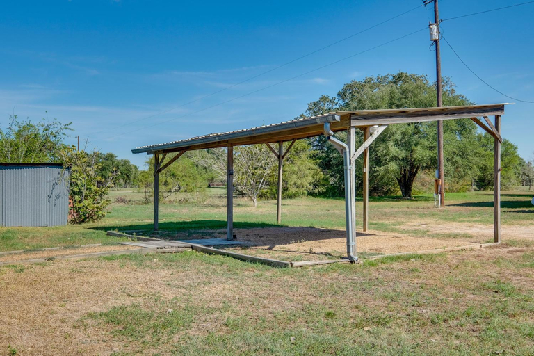 Others 3, Delightful Carmine Studio on Farm Near Round Top!, Washington