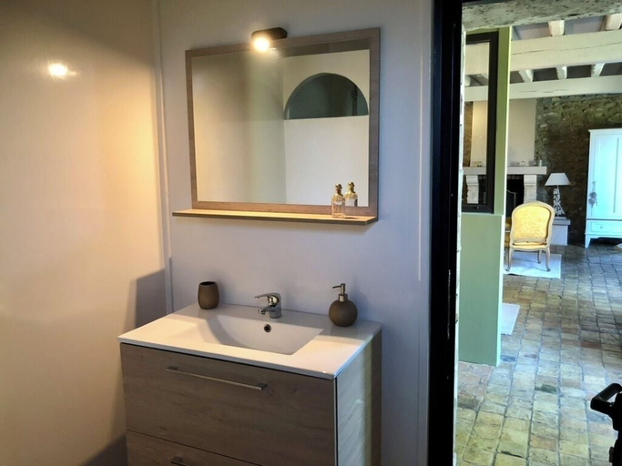 Bathroom 5, Le Prieuré de Bazainville, Yvelines