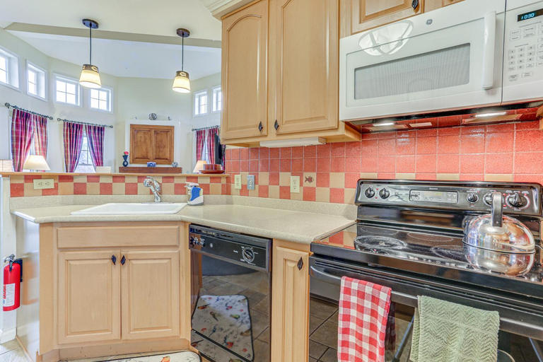 Others 5, Spacious Condo w/ View < 1 Mi to Mtn Creek Resort!, Sussex