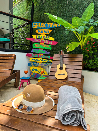 Others 4, Shark Town Mal Pais, Puntarenas