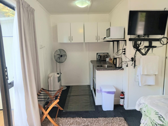 Others 5, Riverside Accommodation, Hauraki