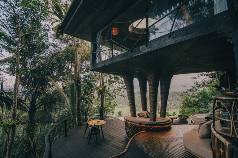Exterior & Views 20