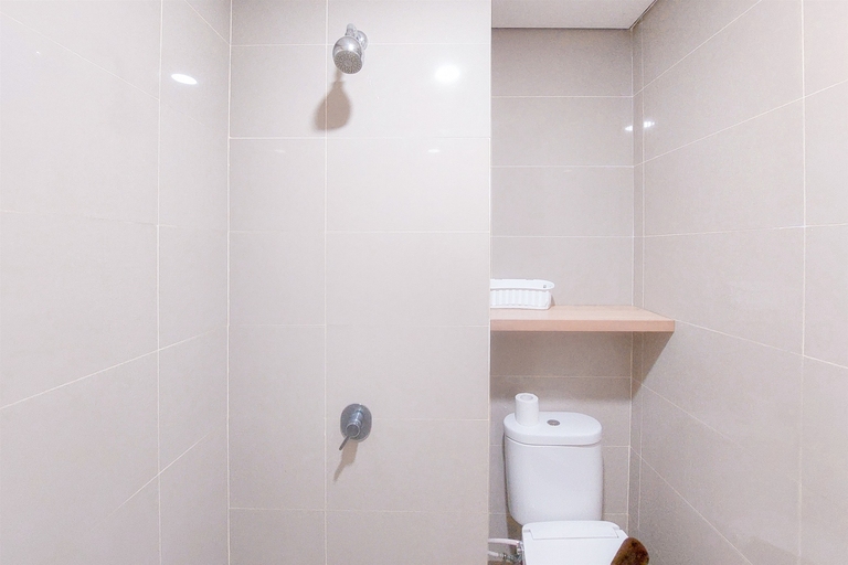 Bathroom 5, Good Place and Relaxing Studio Apartment at B Residence By Travelio, Tangerang Selatan