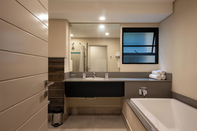 Bathroom 5, aha Skukuza Safari Lodge, Ehlanzeni