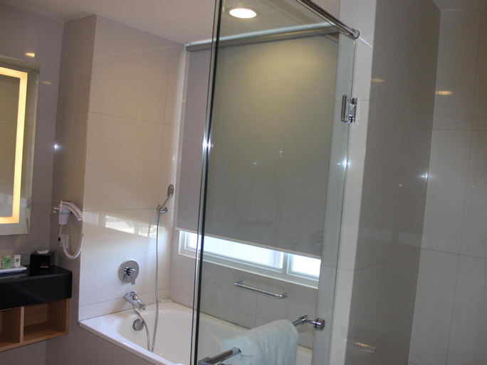 Bathroom 10