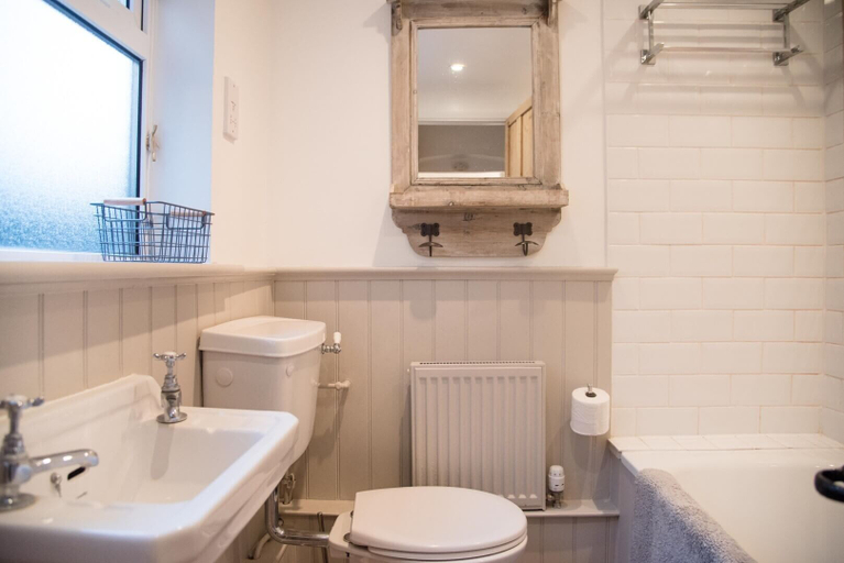 Bathroom, Railway Cottage, Aldeburgh, Suffolk