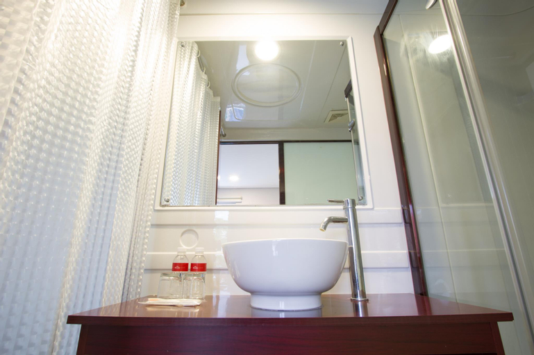 Bathroom 12