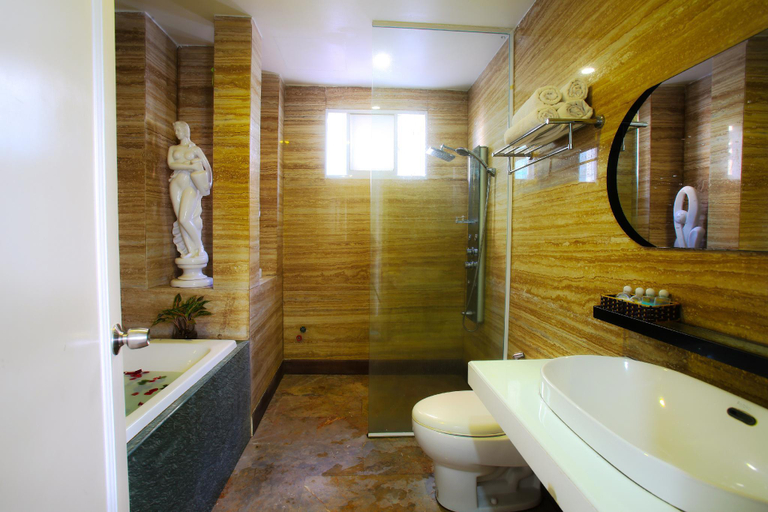 Bathroom 4, Daystar Hotel, Da Nang