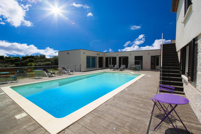 Others 3, HISTOIRE D'O - Les Piscines - Chambres d'hotes, Gard