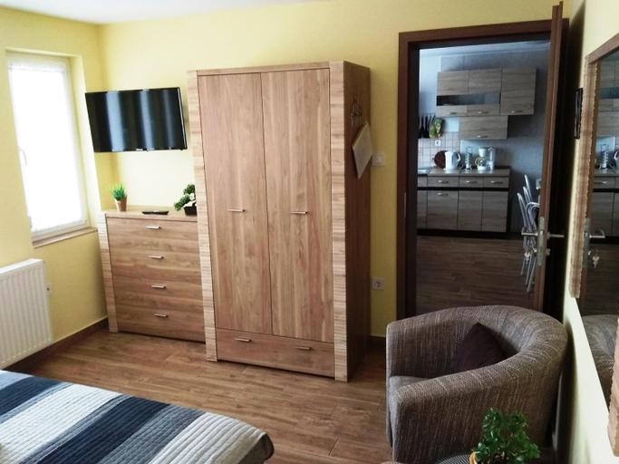 Others 3, Tulipan Apartmanhaz, Csepreg