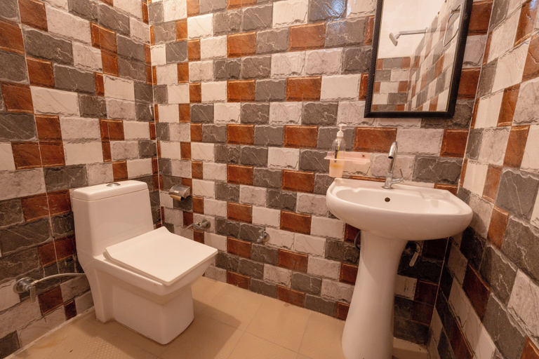 Bathroom, Orchid Hotel and Hostel, Garhwal