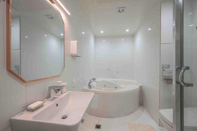 Bathroom 3, 500m2 Busan Ocean view private Let house, Haeundae