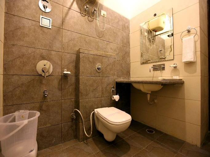 Bathroom 11