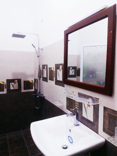 Bathroom 3, Nethum Beach House, Hikkaduwa