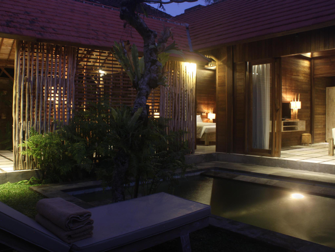 Exterior 4