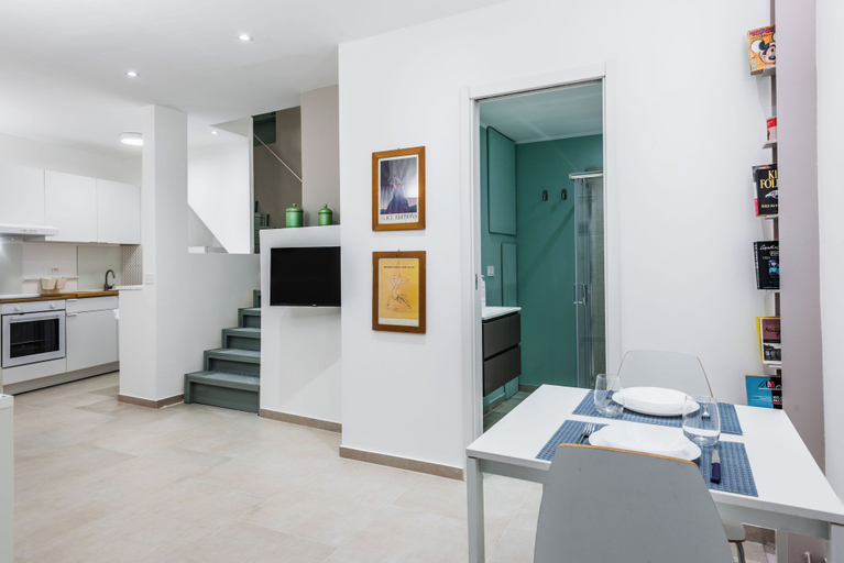 Others 5, Modern Macha Apartment, Catania