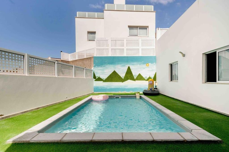 Sport & Beauty 2, Big Villa Tauro with Private Heated Saltwater Pool & Jacuzzi & BBQ & Game Room & Arcade Games, Las Palmas