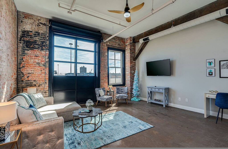 Room 5, Breakfast Tiffany s Downtown Newport News, Newport News