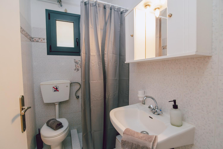 Bathroom 2, Andromahi Apartments & Suites, Ionian Islands