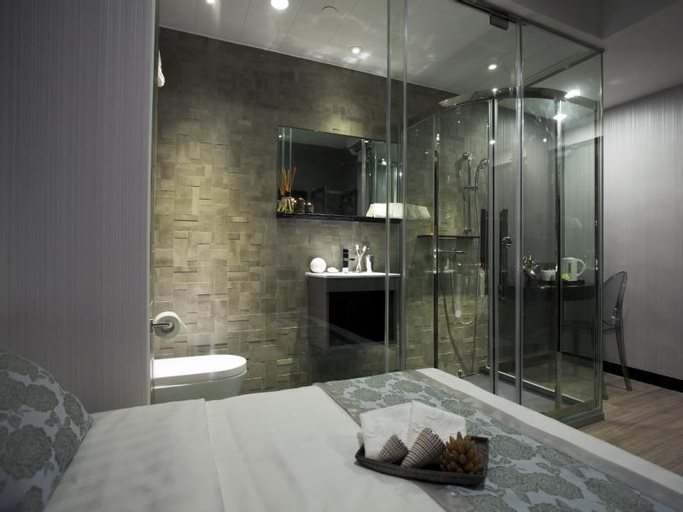 Bathroom 13