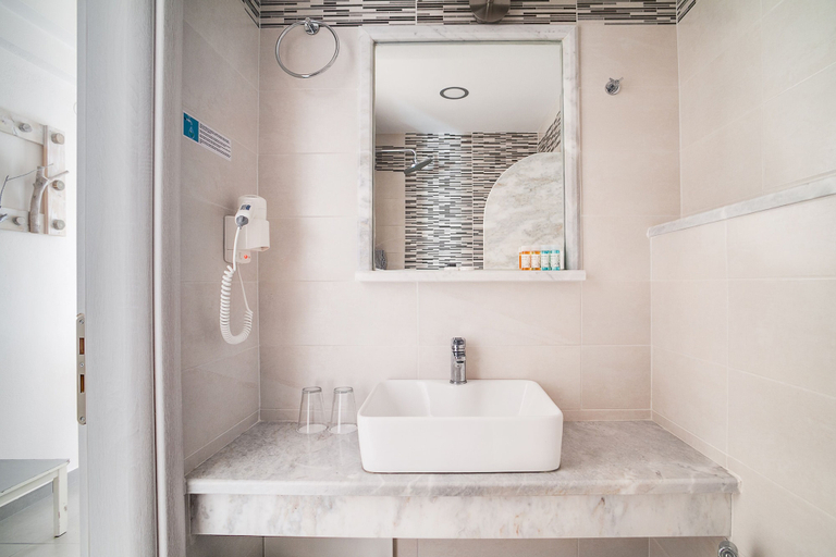 Bathroom 5, Hotel Amaryllis, South Aegean