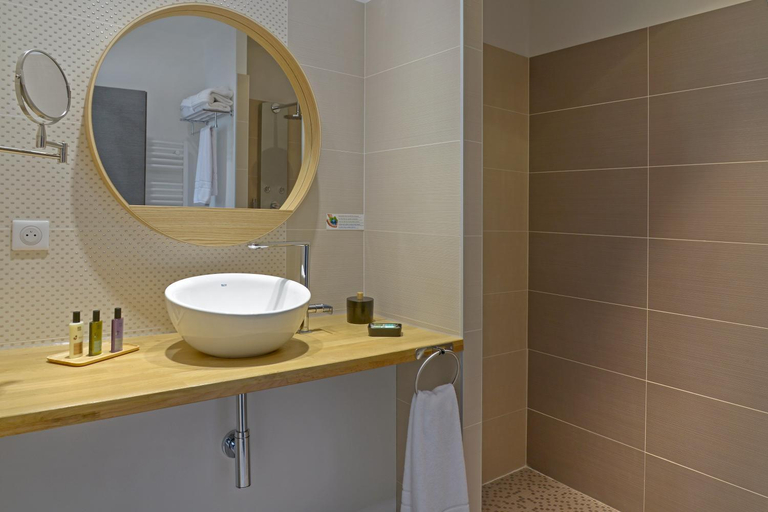 Bathroom, En Marge, Haute-Garonne