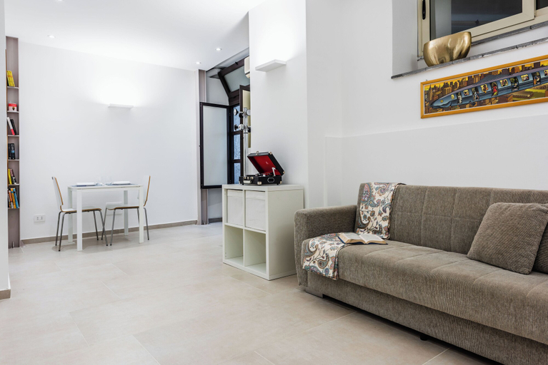 Others 4, Modern Macha Apartment, Catania