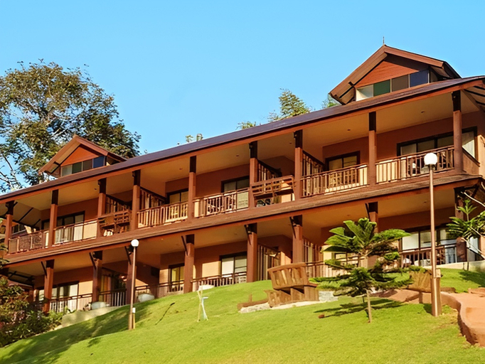 Exterior & Views