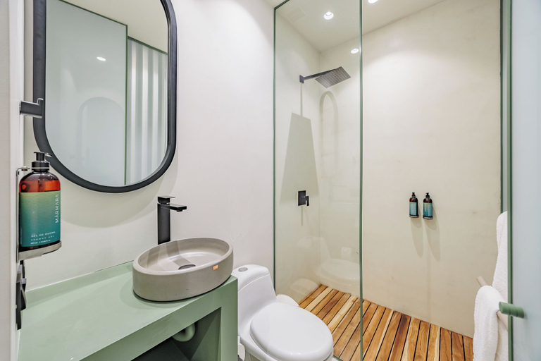 Bathroom 2, Primavera Building, Medellín