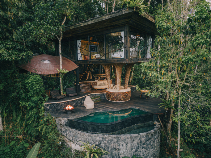 Exterior & Views 29