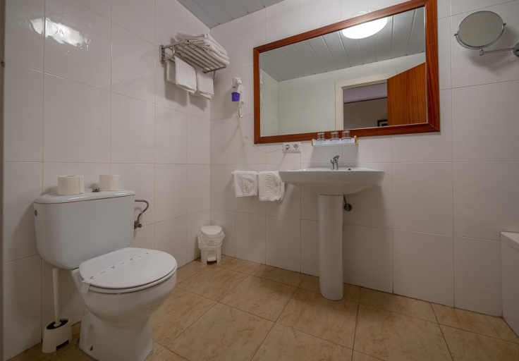 Bathroom 2, Hostal Gallet, Girona
