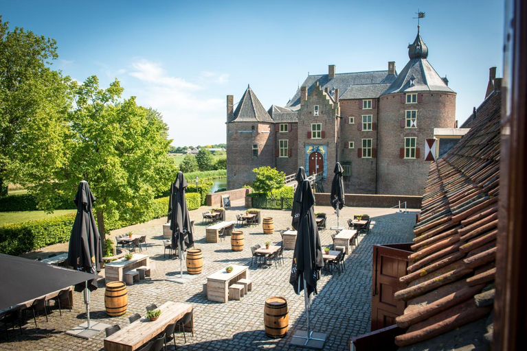 Others 4, B&B kasteel Ammersoyen, Maasdriel