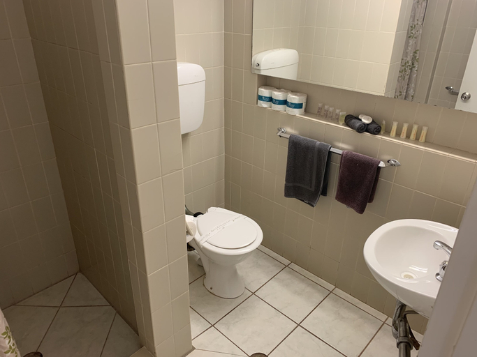 Bathroom 3, The Stuart Hotel-Motel, Katherine