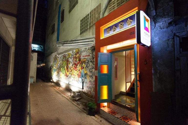 Exterior & Views 2, Stash Hostel, Samphantawong